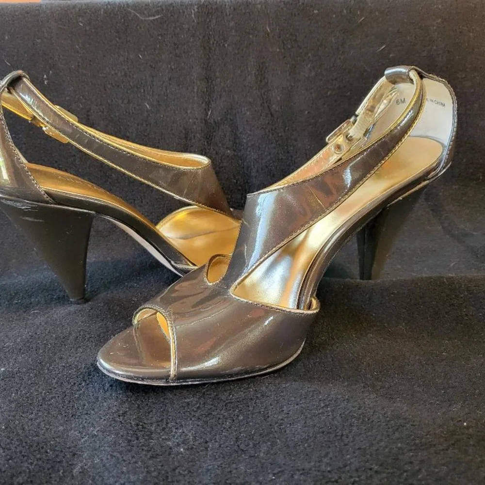 Patent leather metallic beige with gold trim 3 1/2 inch Ann Taylor heels size 6 - Picture 5 of 9